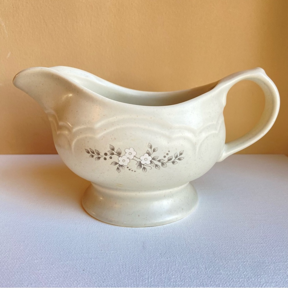 Pfaltzgraff Heirloom gravy boat server stoneware with dainty white floral 436